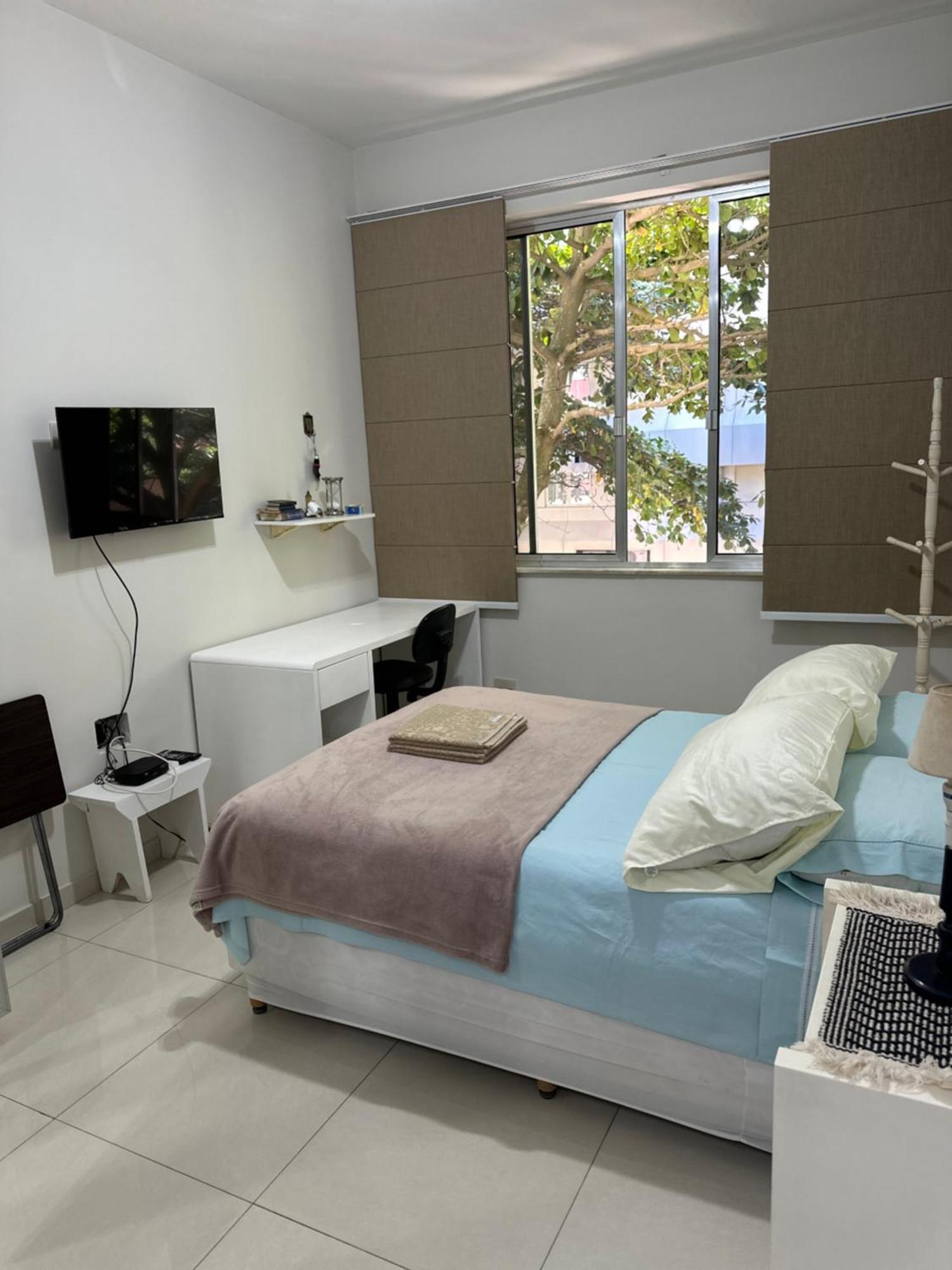 Apartamento No Posto Nove Em Ipanema! Quadra Da Praia! *