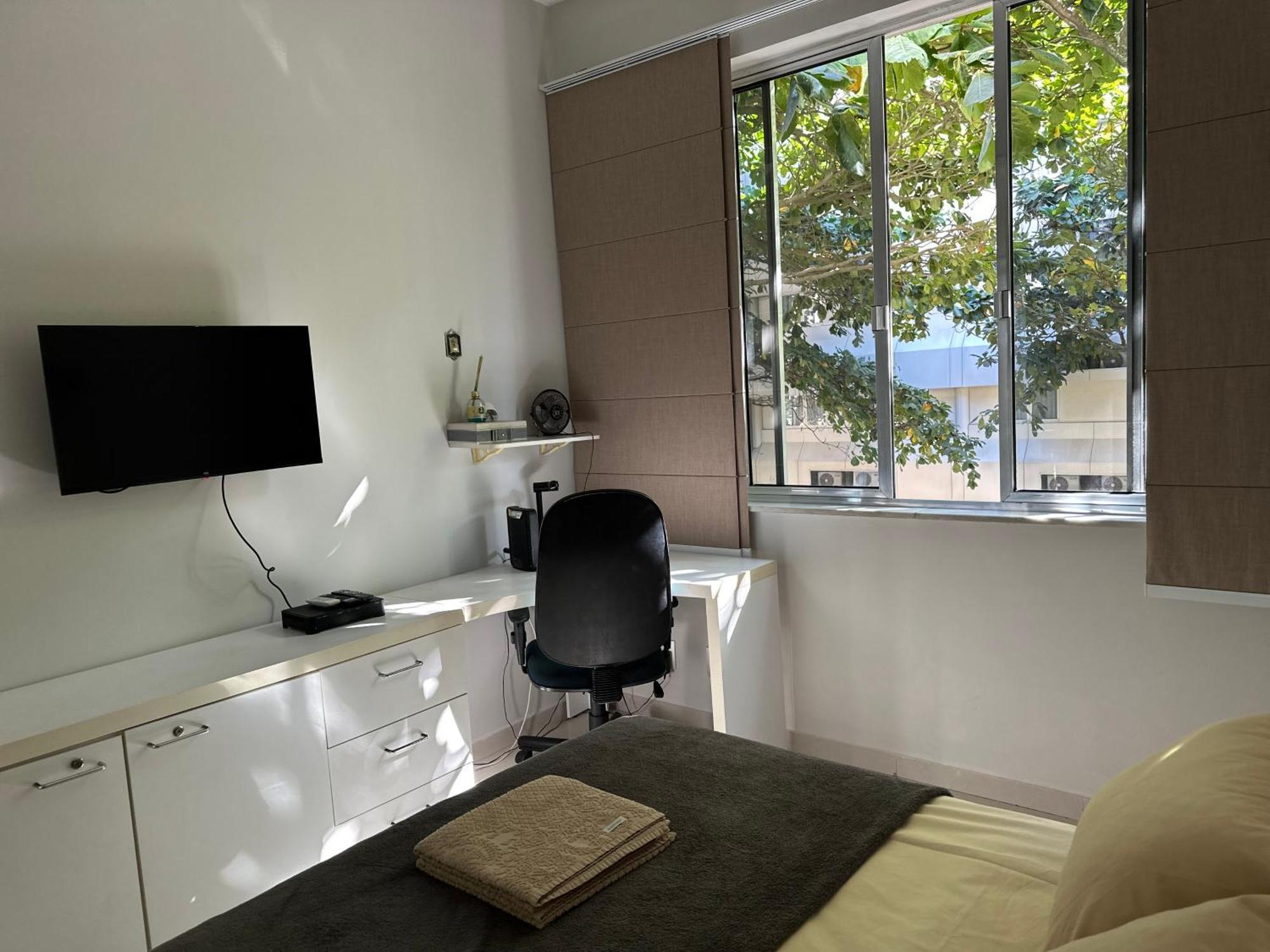 No Posto Nove Em Ipanema! Quadra Da Praia! Apartamento